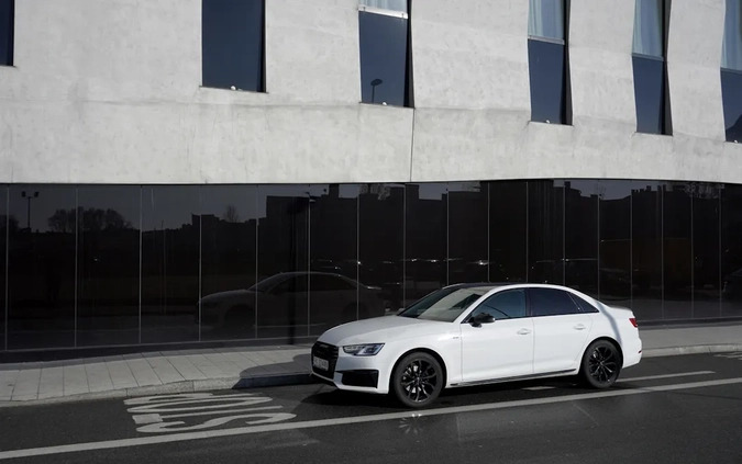 Audi A4 cena 105000 przebieg: 88000, rok produkcji 2017 z Kalisz małe 631